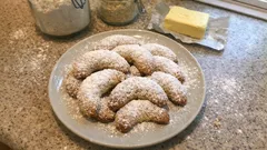 Buttery Austrian Kipferl Cookies—Easy Almond Crescents Dusted with Powdered Sugar